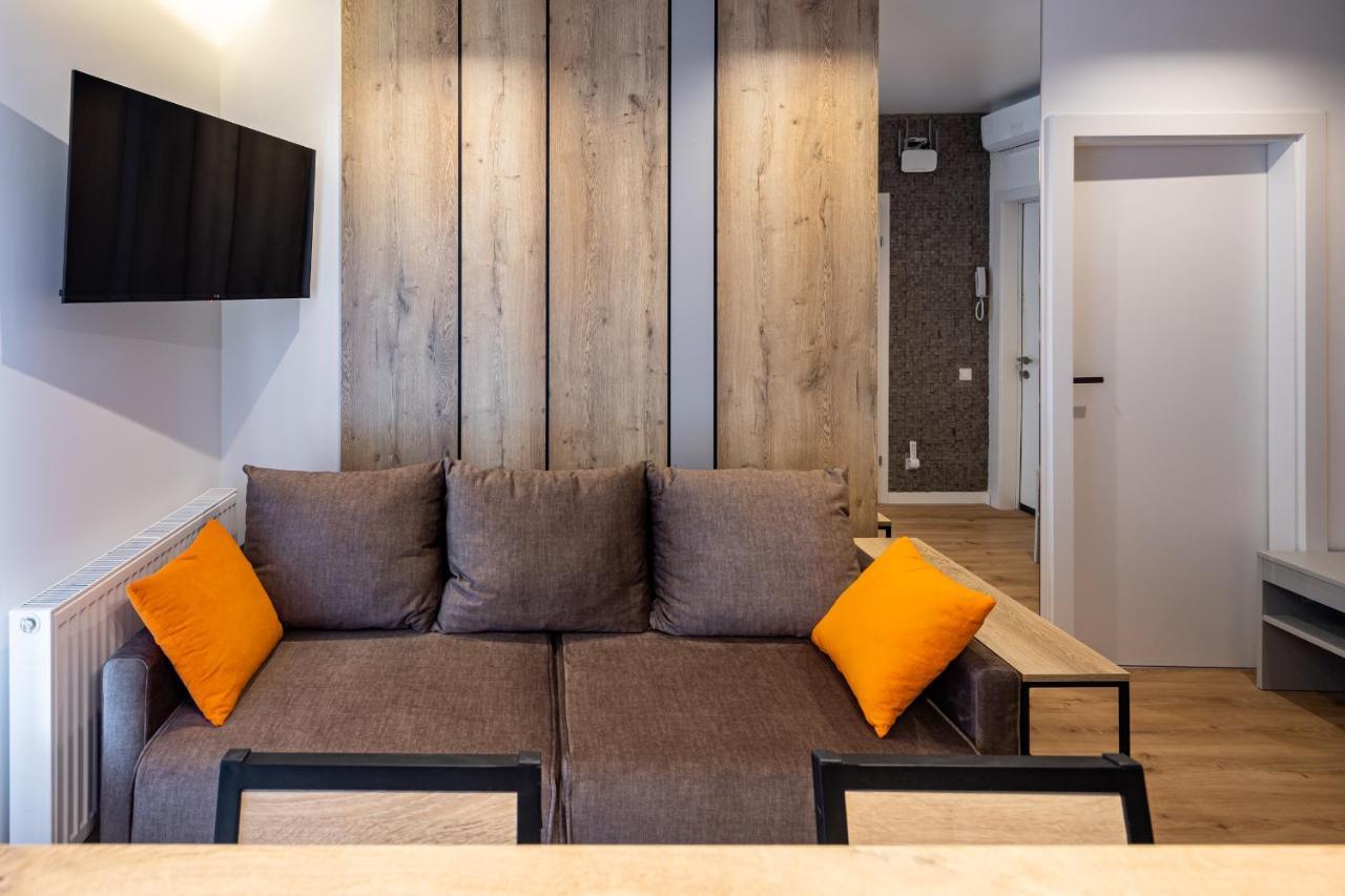 Stylisch New With One Bedroom *