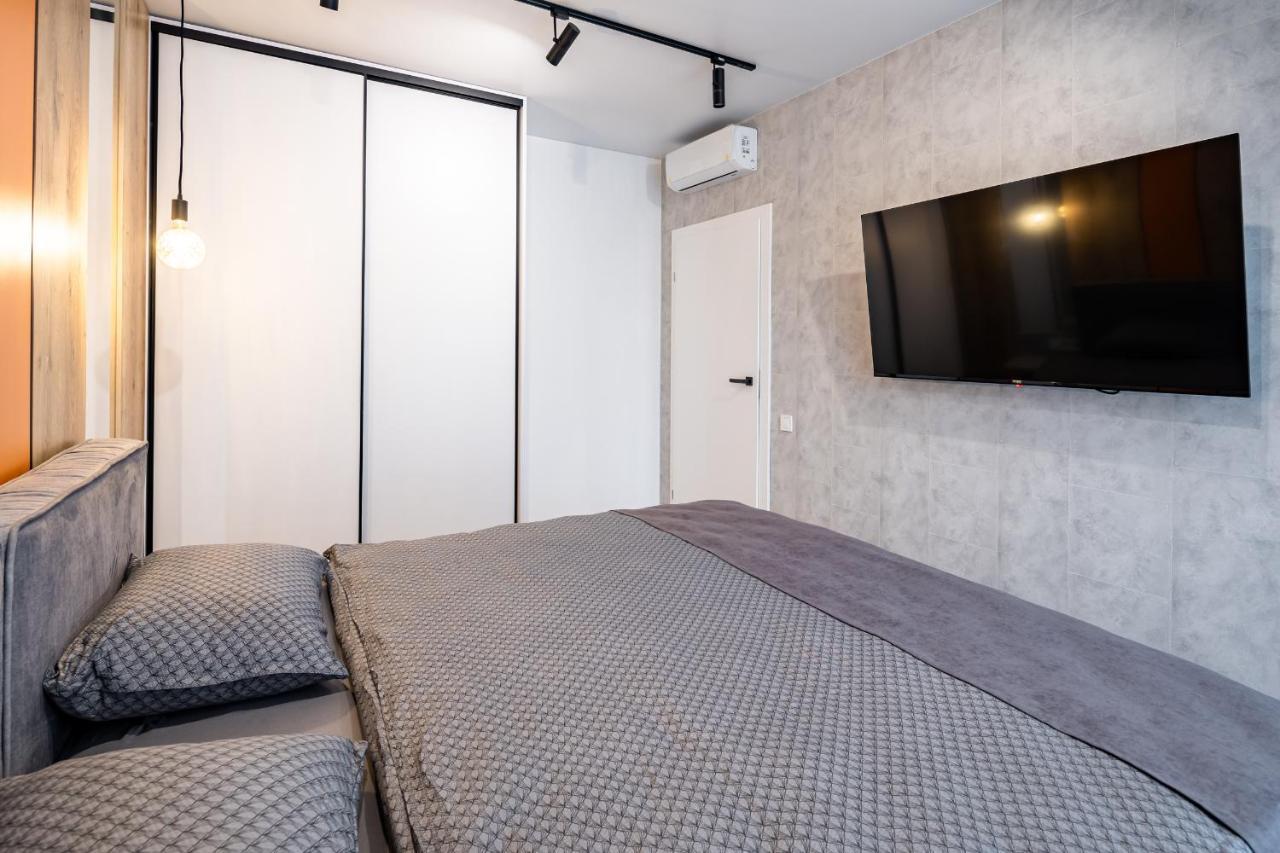 Stylisch New With One Bedroom *