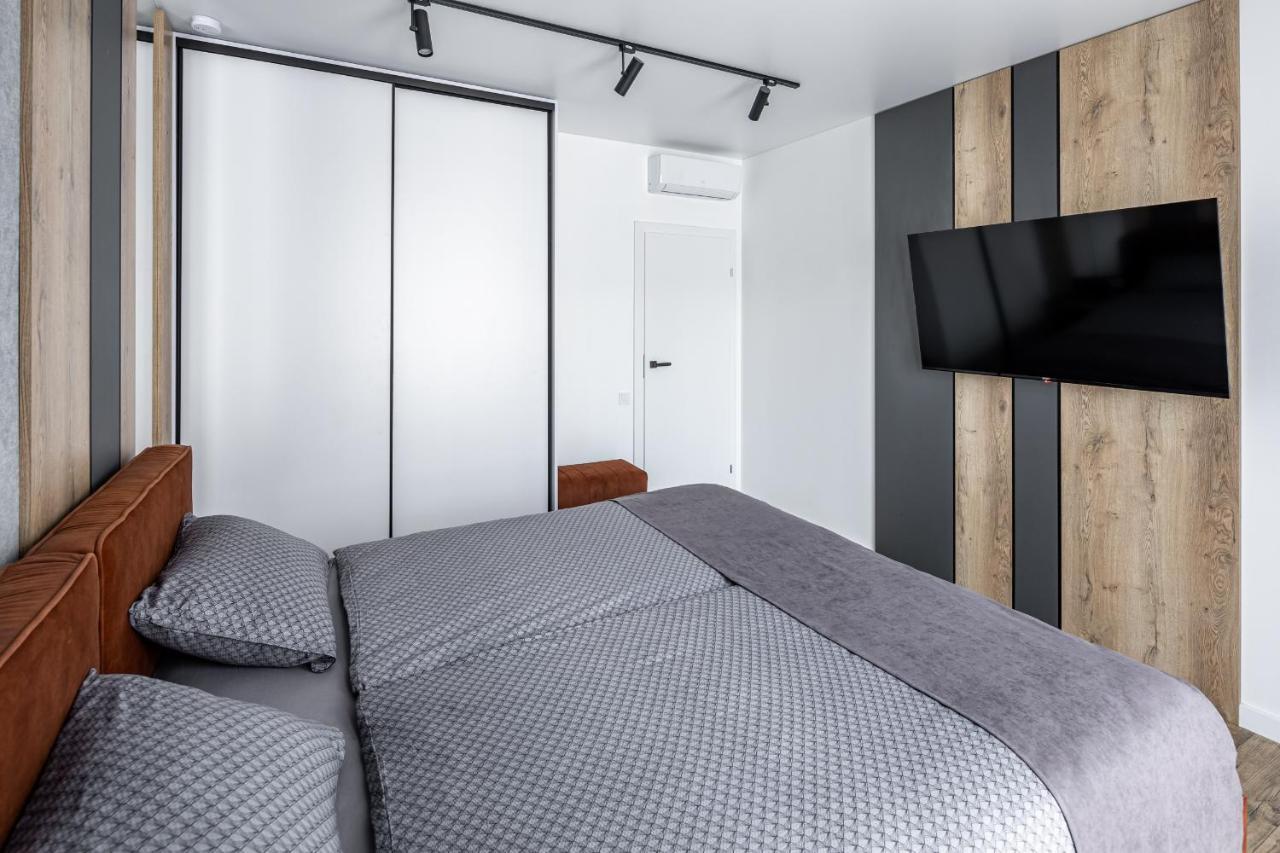 Stylisch New With One Bedroom *