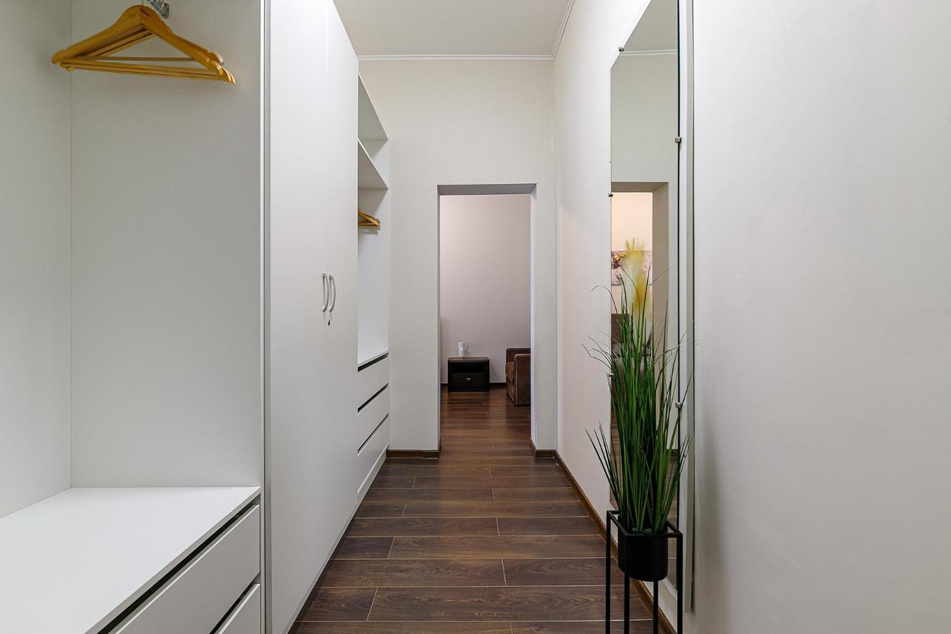 Stylisch New With One Bedroom *