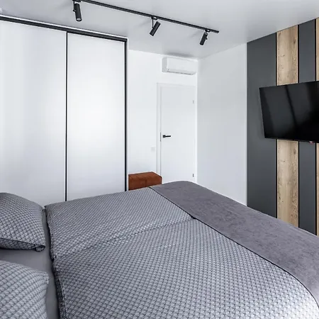 Stylisch New Apartment With One Bedroom Lviv Exterior photo