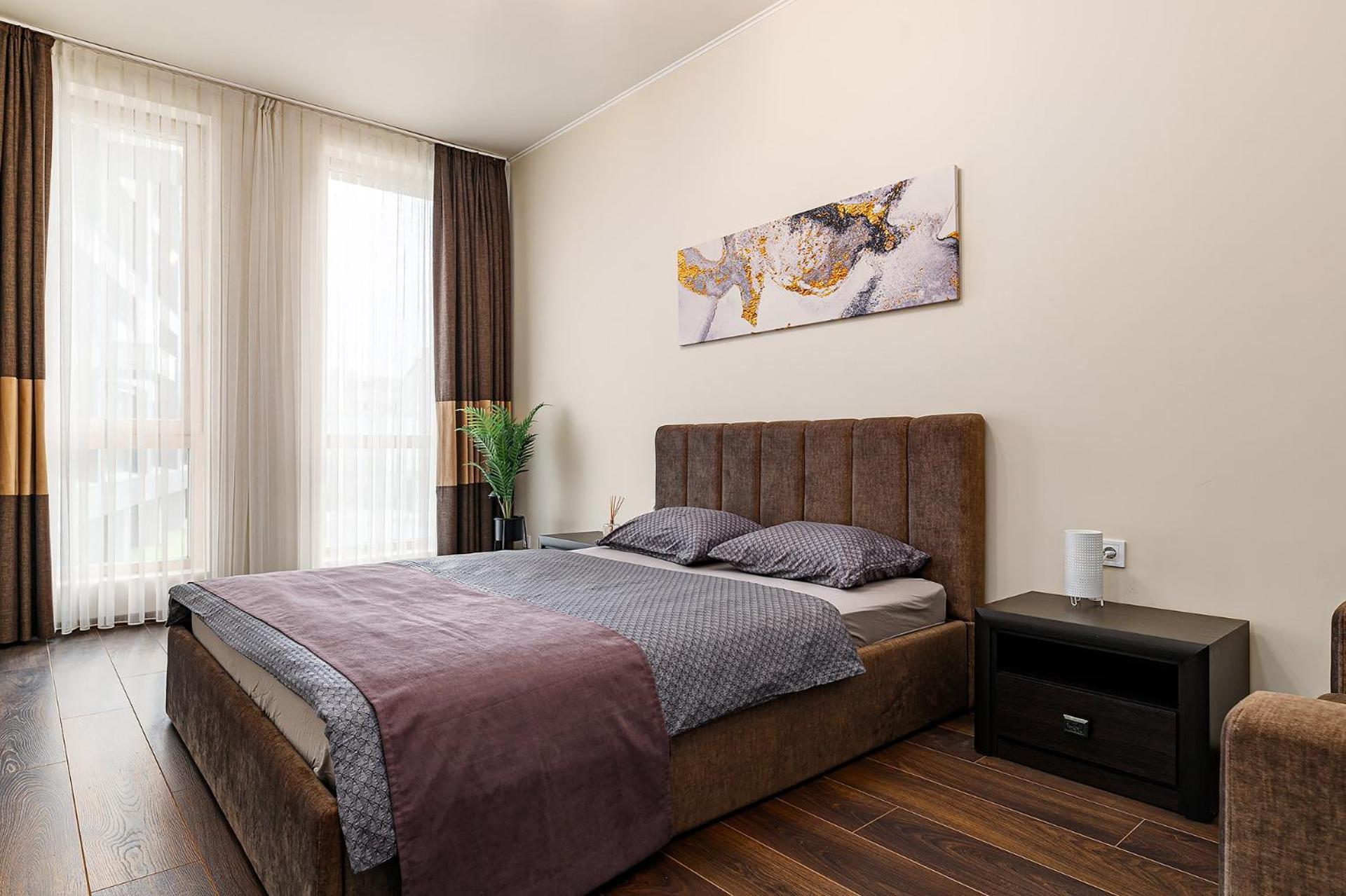 Stylisch New With One Bedroom